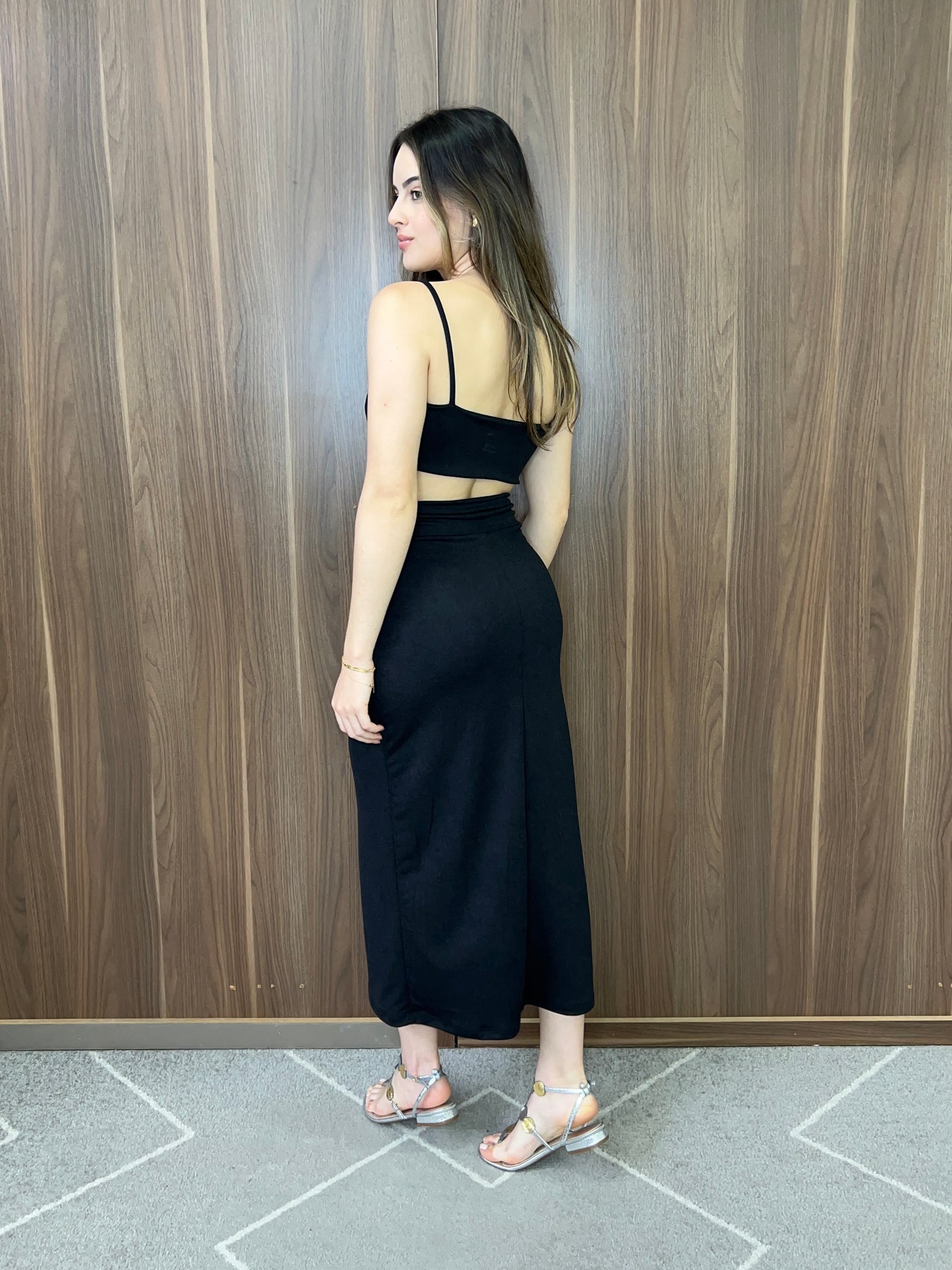 Vestido midi com abertura