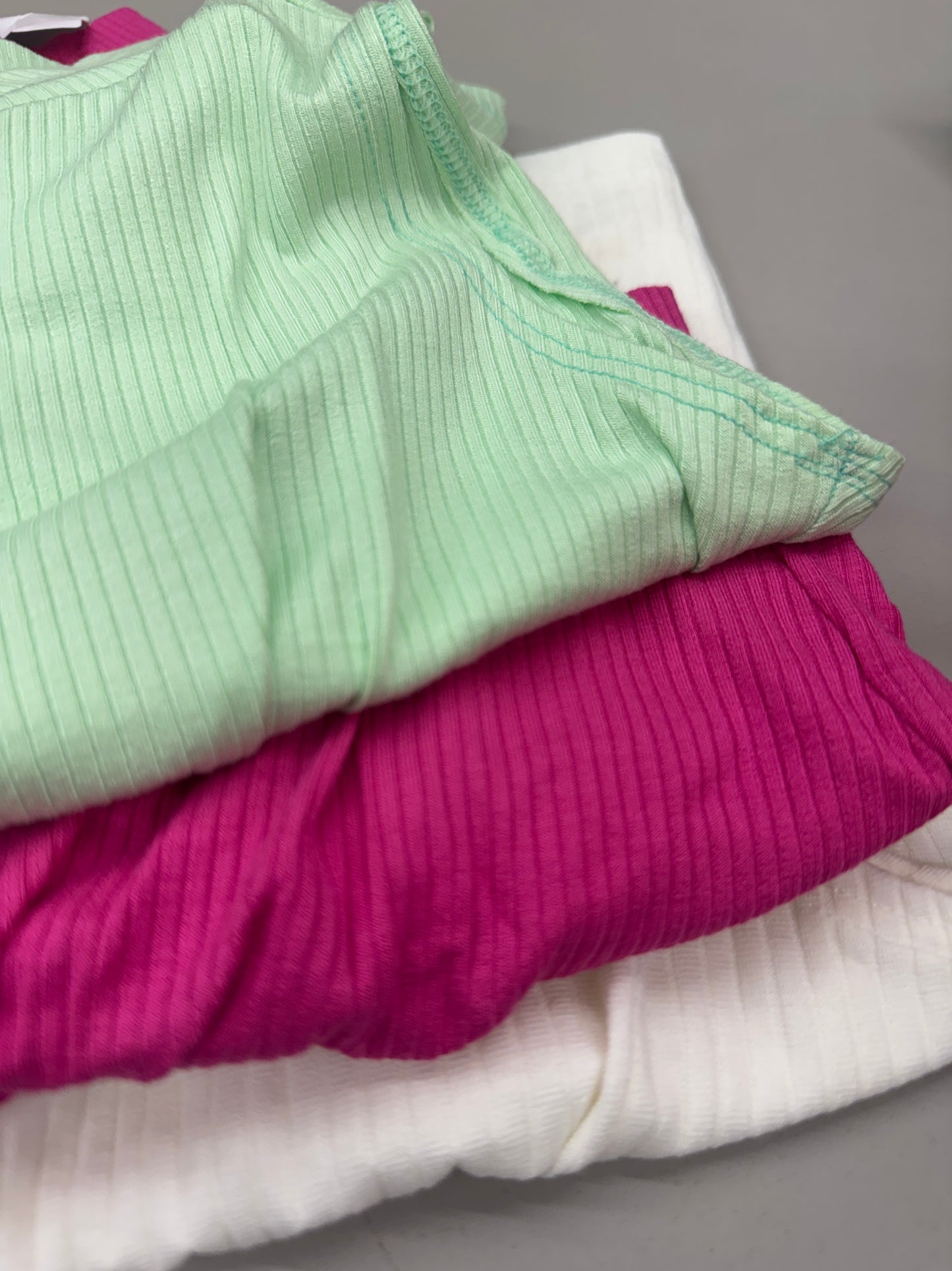 Regata Cropped Detalhe Torcido