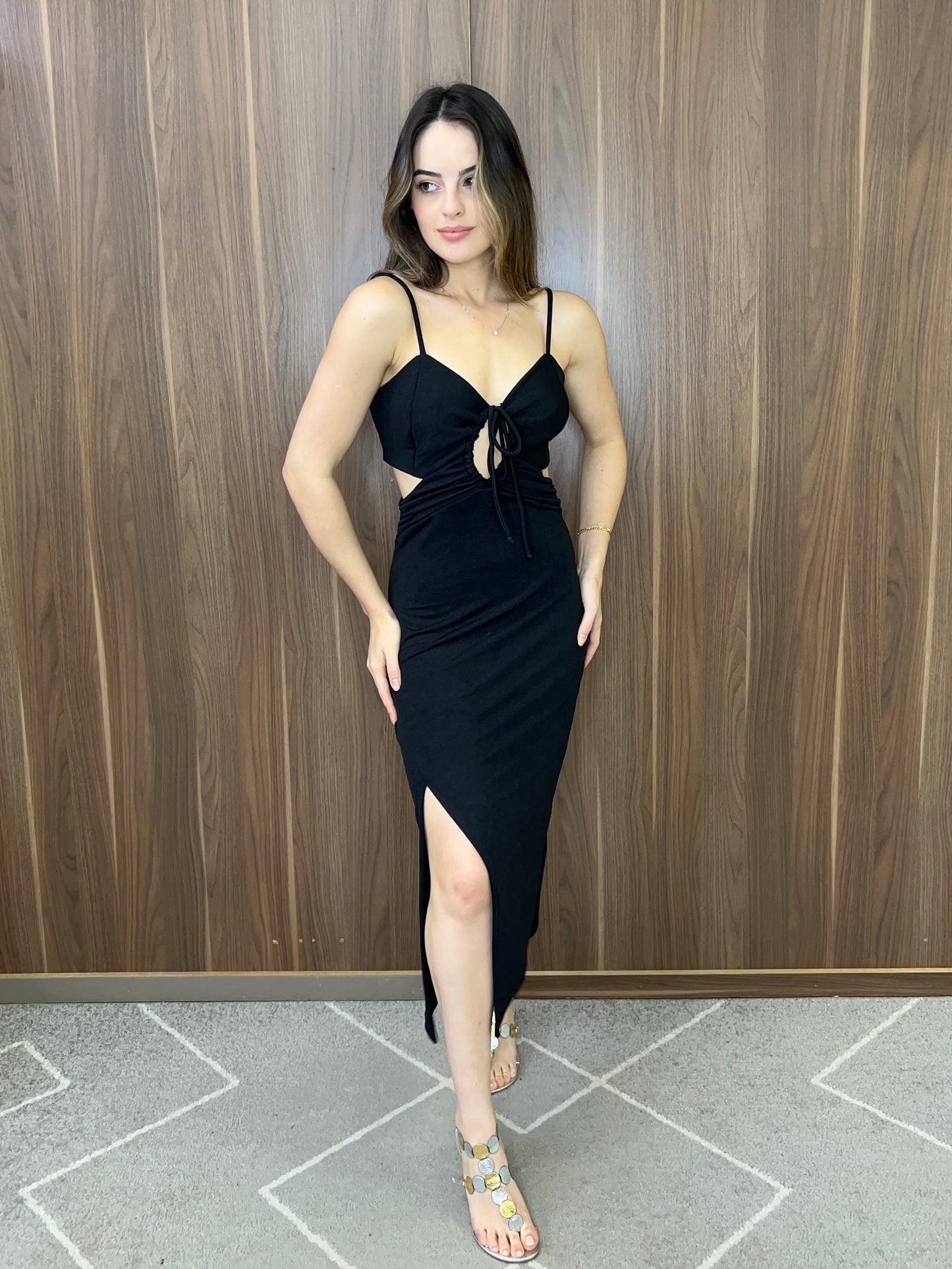 Vestido midi com abertura
