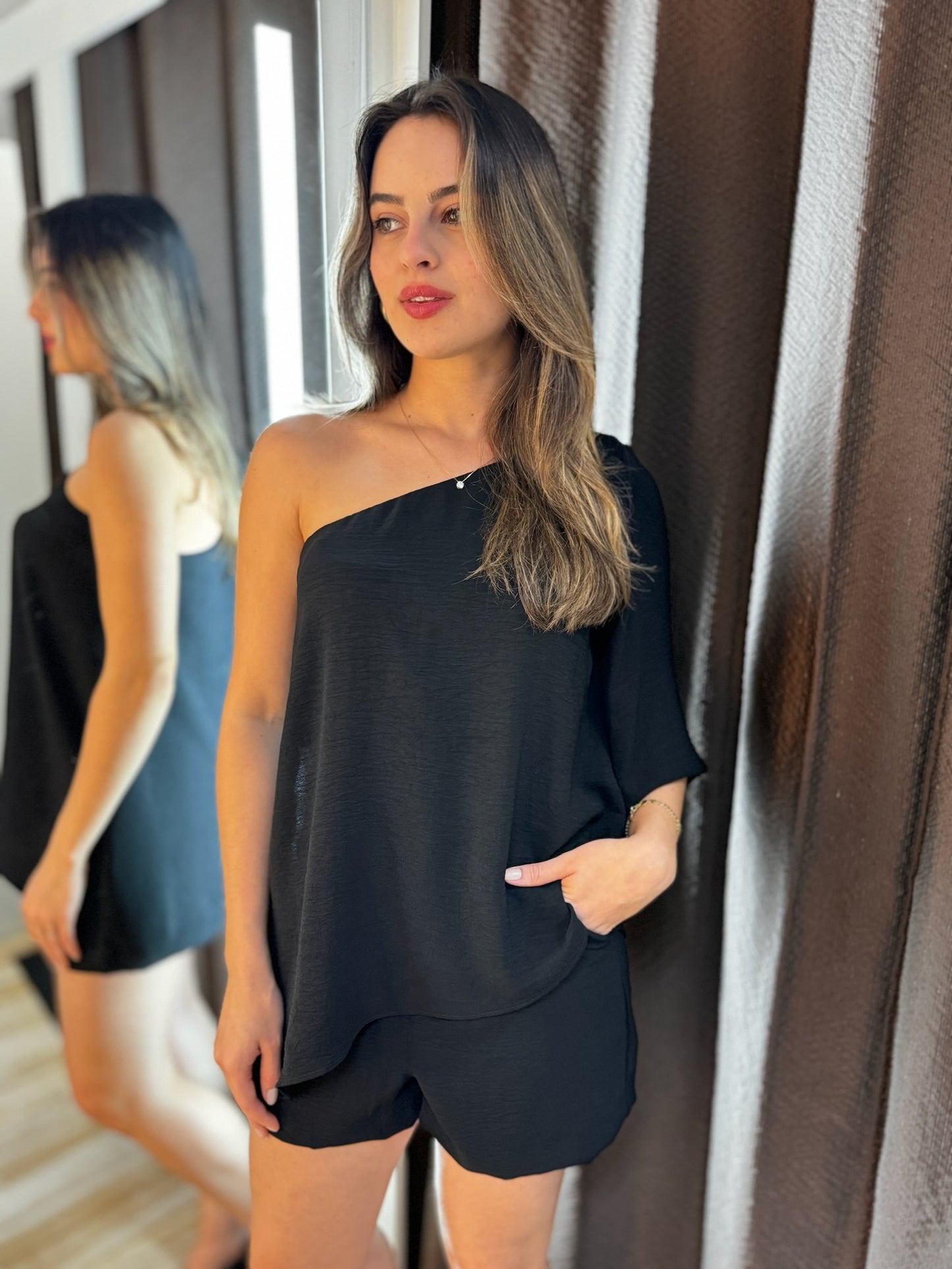 Blusa Um Ombro Assimétrica