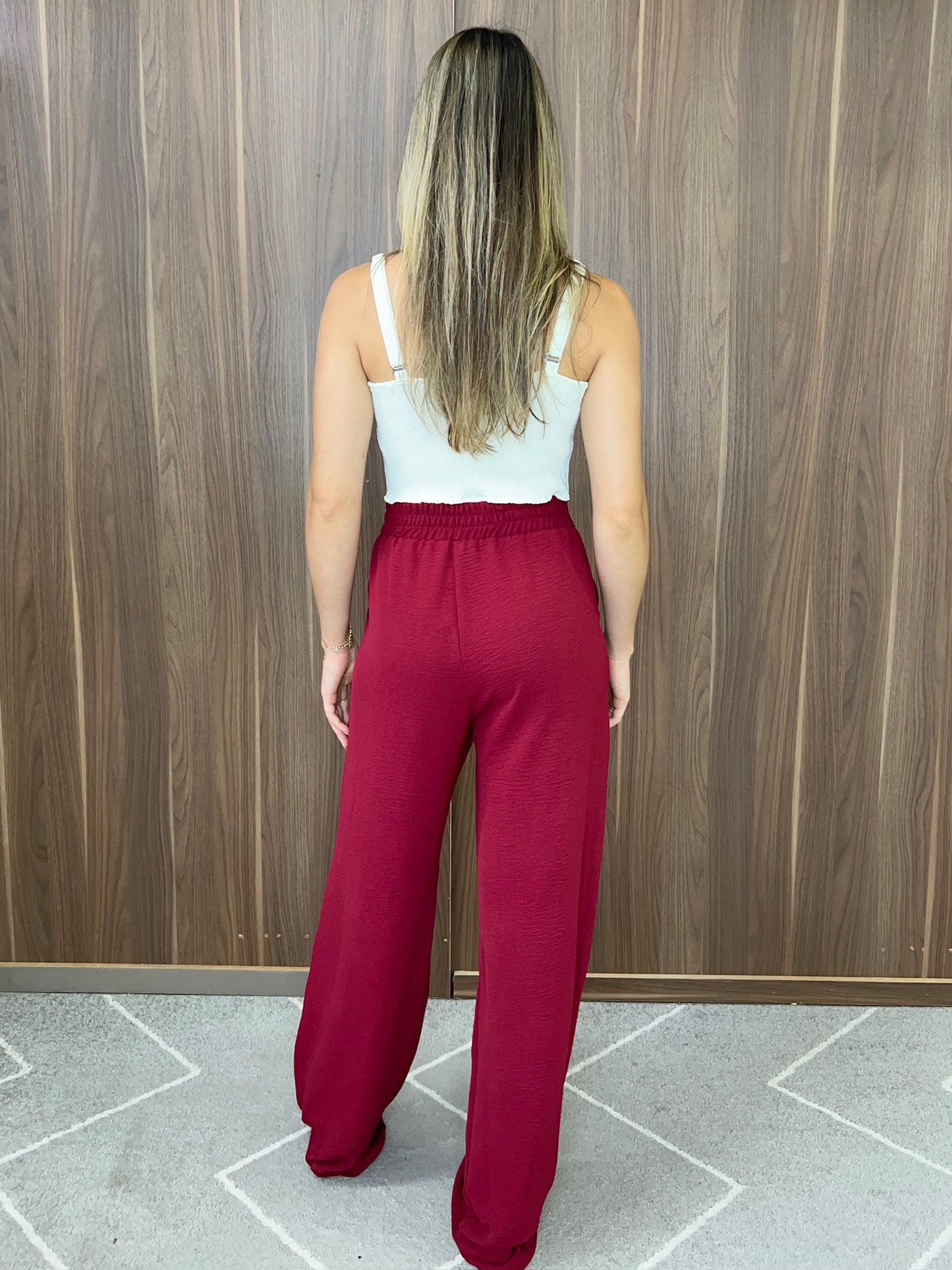 Calça wide leg com cós de elástico