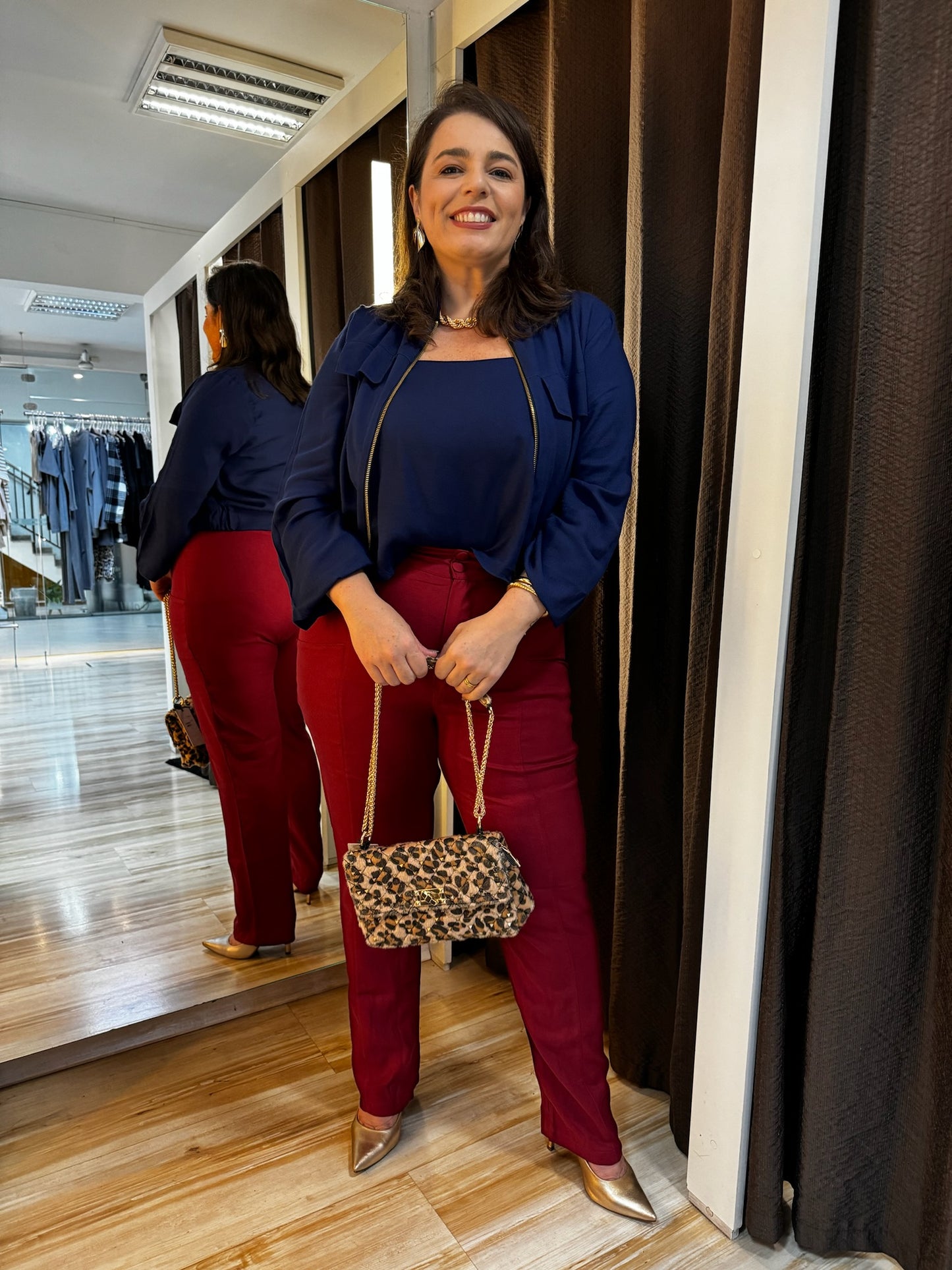 Calça jogging twill com recortes e bolsos