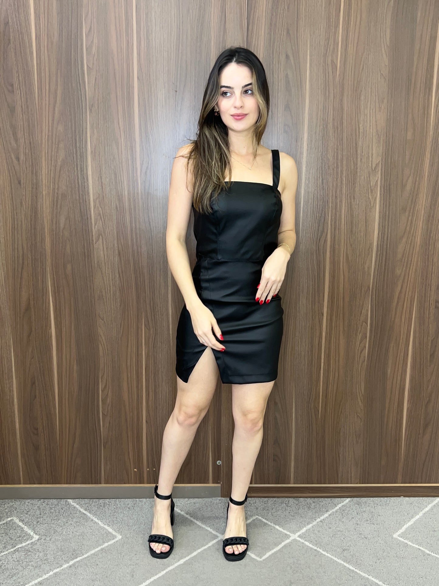 Vestido couro de alça