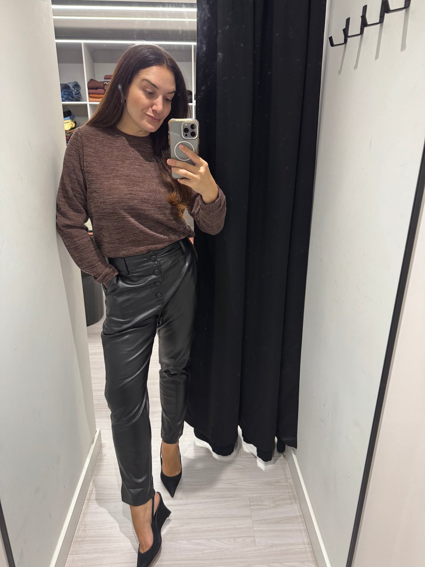Calça Couro Botões
