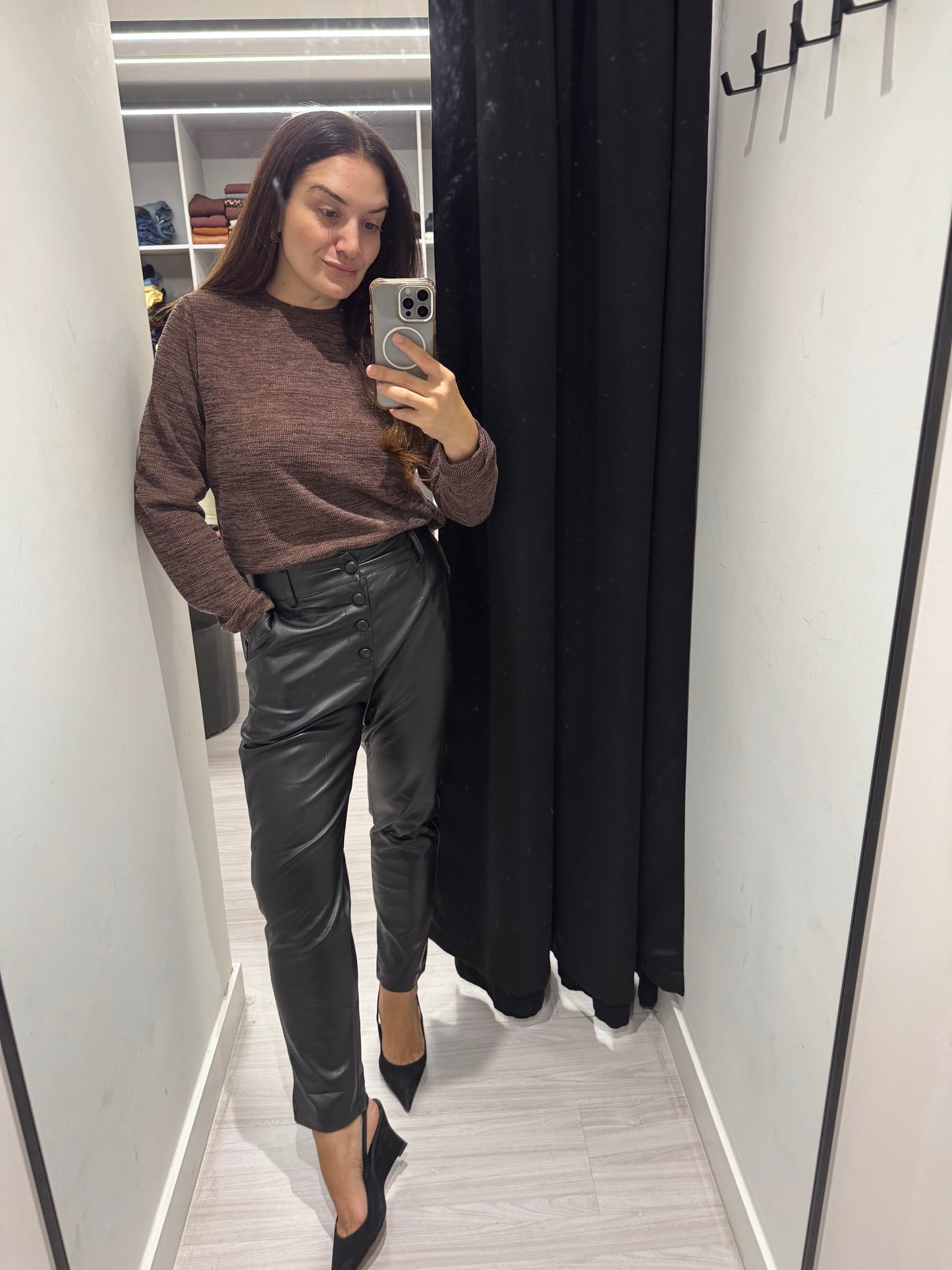 Calça Couro Botões