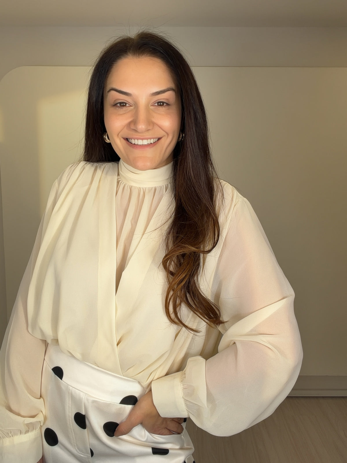 Blusa Chiffon Gola Alta