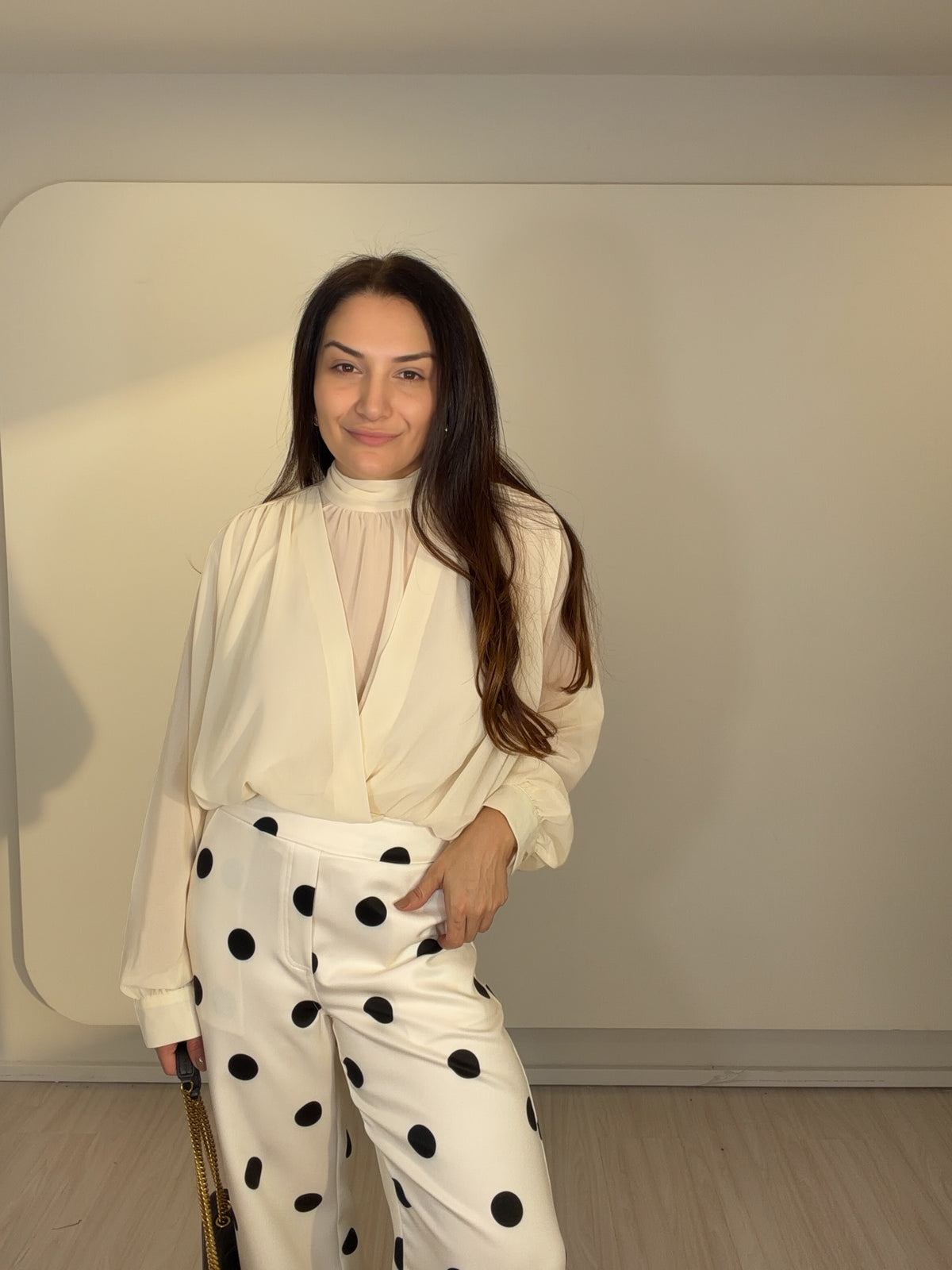 Blusa Chiffon Gola Alta