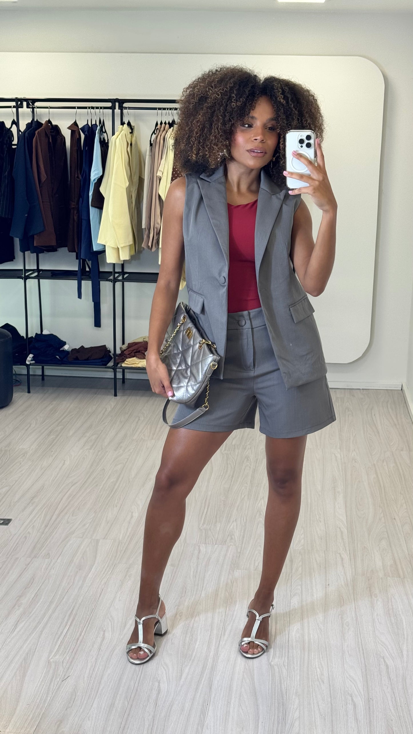 Short em Alfaiataria Texturizada Efeito Linho